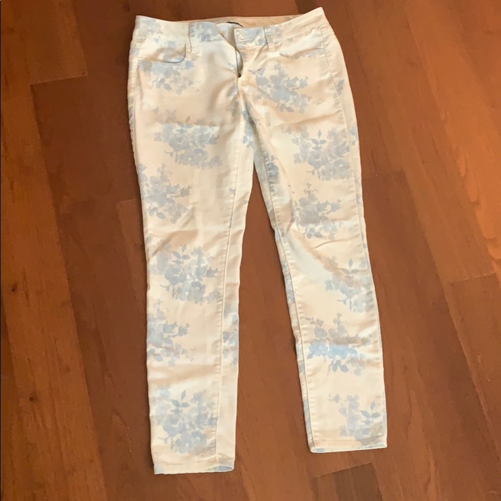 White jean leggings with blue floral print